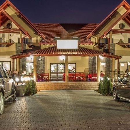 Aranykakas étterem és panzió Sîndominic Exterior foto